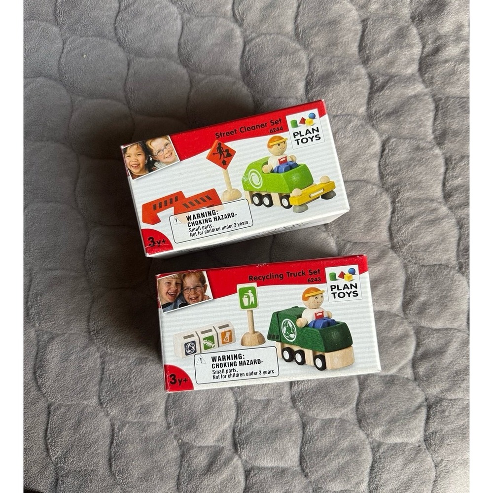 Plan toys street cleaner set / recycling truck set
